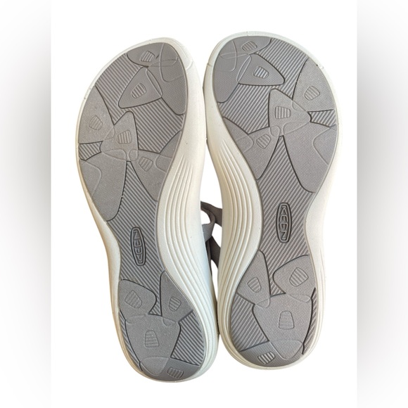 KEEN Damaya Flip Sandals in White/Grey, Size 10, Summer, Beach, Resort, Vacation - Picture 6 of 8